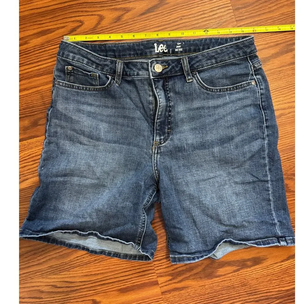 Lee Women’s Regular Fit Mid Rise Denim Shorts Blue Jean Shorts Classic 5 Pocket